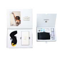 Подарочный набор Svakom Anniversary Box: вакуумный стимулятор, ленты, маска, лубрикант, спрей