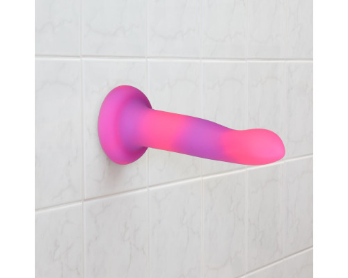Фалоімітатор, що світиться у темряві, ADDICTION - Rave - 8" Glow in the Dark Dildo - Pink Purple