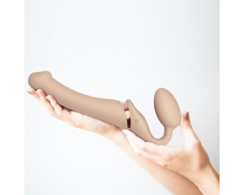 Безремневой страпон с вибрацией Strap-On-Me Vibrating Flesh M, диаметр 3,3см, пульт ДУ, регулируемый